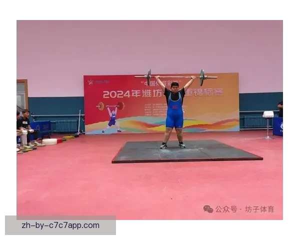 力争最强！举重公开赛激情角逐