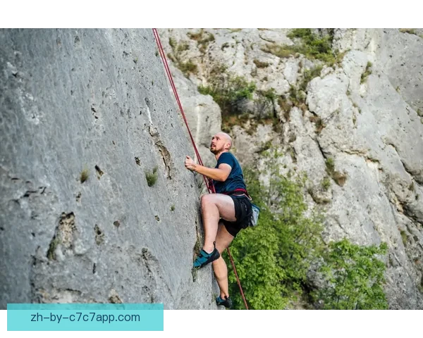 攀岩入门必读:初学者攀岩技巧与安全知识 攀岩入门必读:初学者攀岩技巧与安全知识