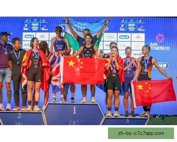 铁人三项大奖赛：极限挑战与体育荣耀30个字